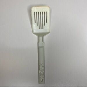 1993 Pillsbury Plastic Ivory 11 1/2” Long Slitted Spatula with Hole to Hang Up
